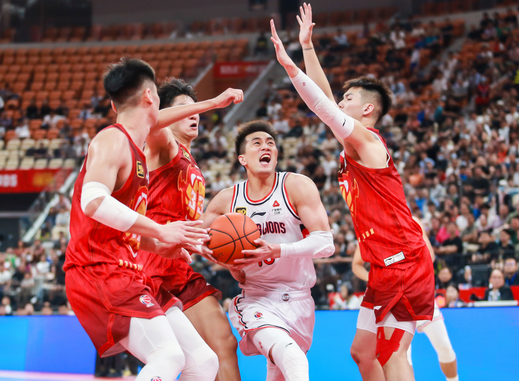 lol职业选手-中超今夜走向成谜，广州队遗憾出局，目标明确，身体对抗强度拉满