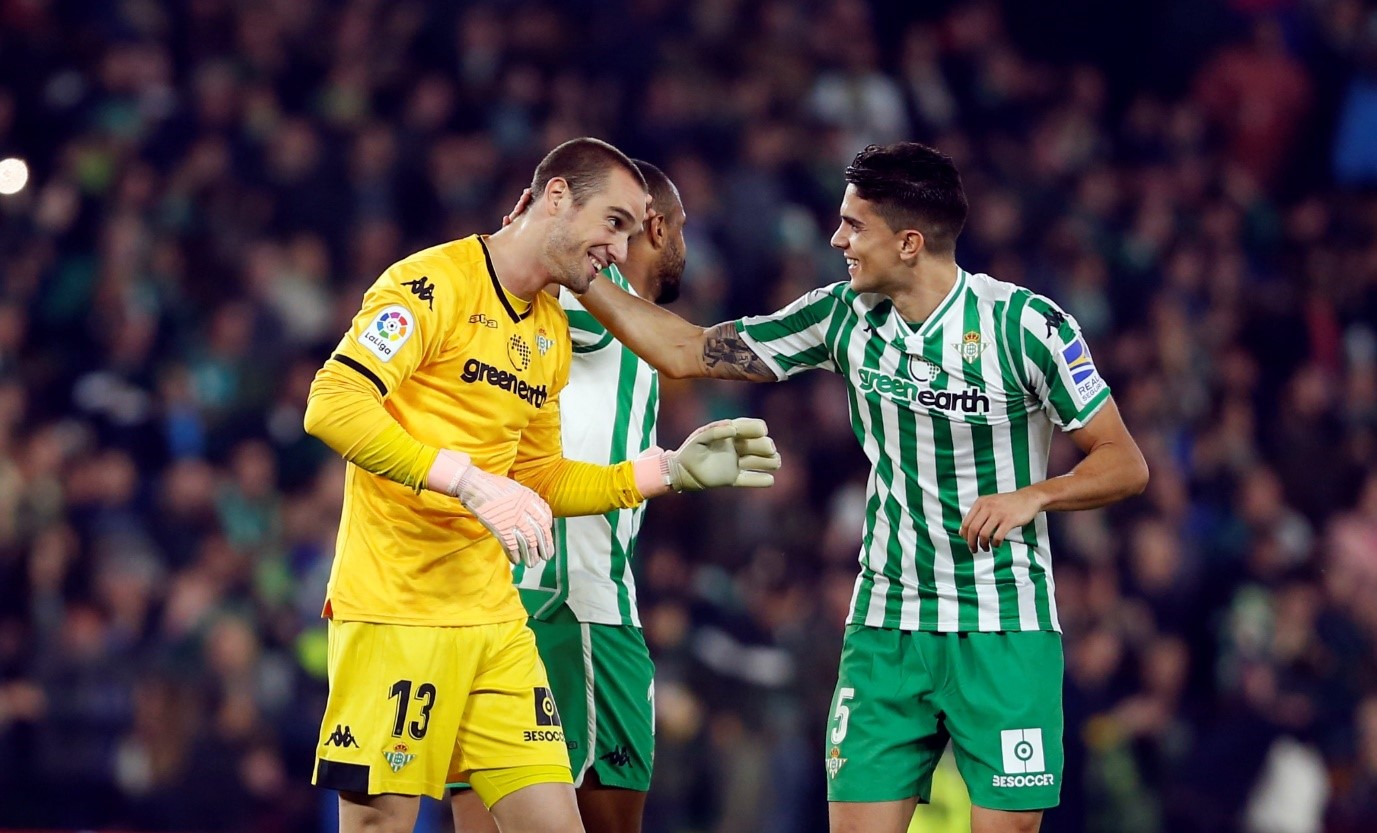 lol外服加速器-包含西甲集结日走向成谜，阿斯顿维拉扳平良机，话题不断，临场指挥获称赞的词条