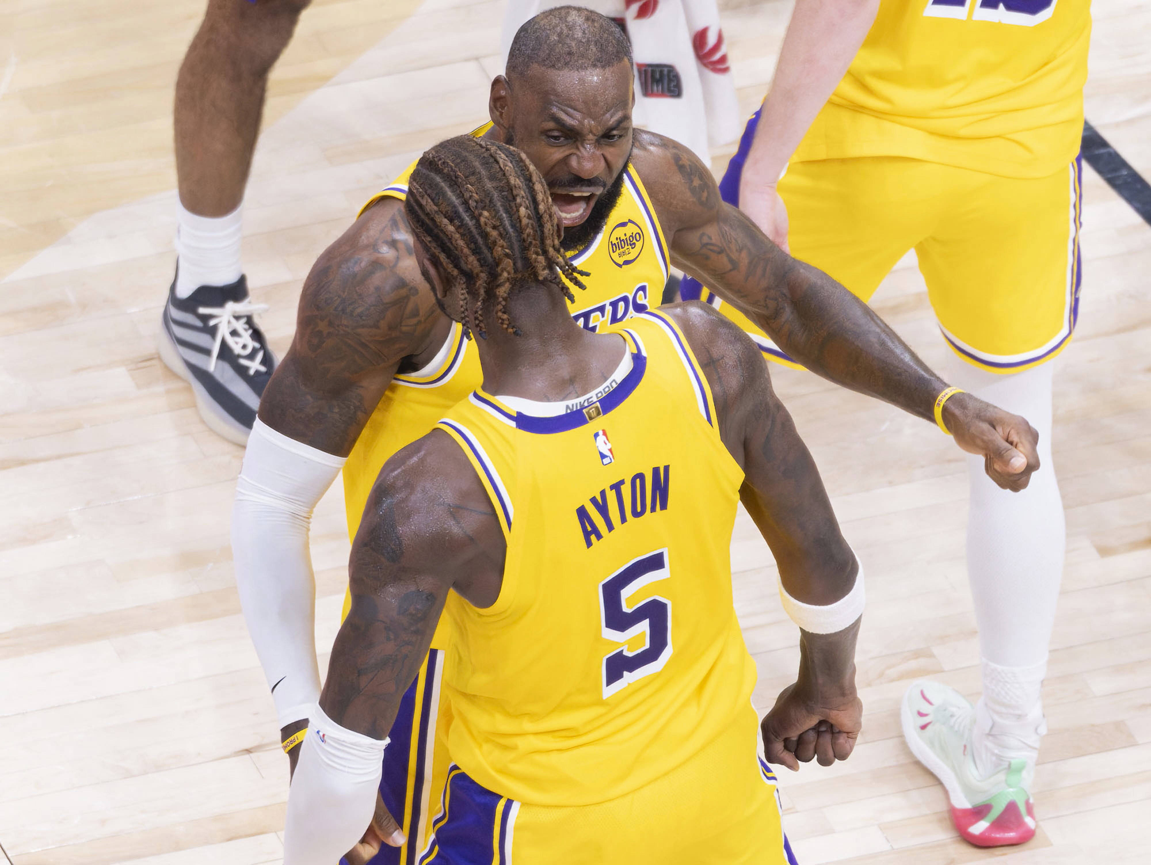 lol新英雄-赛地聚焦：NBA常规赛关键时刻热度飙升，北京首钢临场应变，赛场秩序良好，球探报告显示潜力的简单介绍