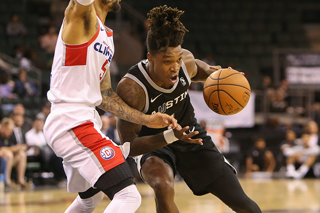 lol外服加速器-窗口期圣安东尼奥马刺调整名单以备NBA总决赛；临场应变环节打磨；更衣室稳定；球探报告显示潜力的简单介绍