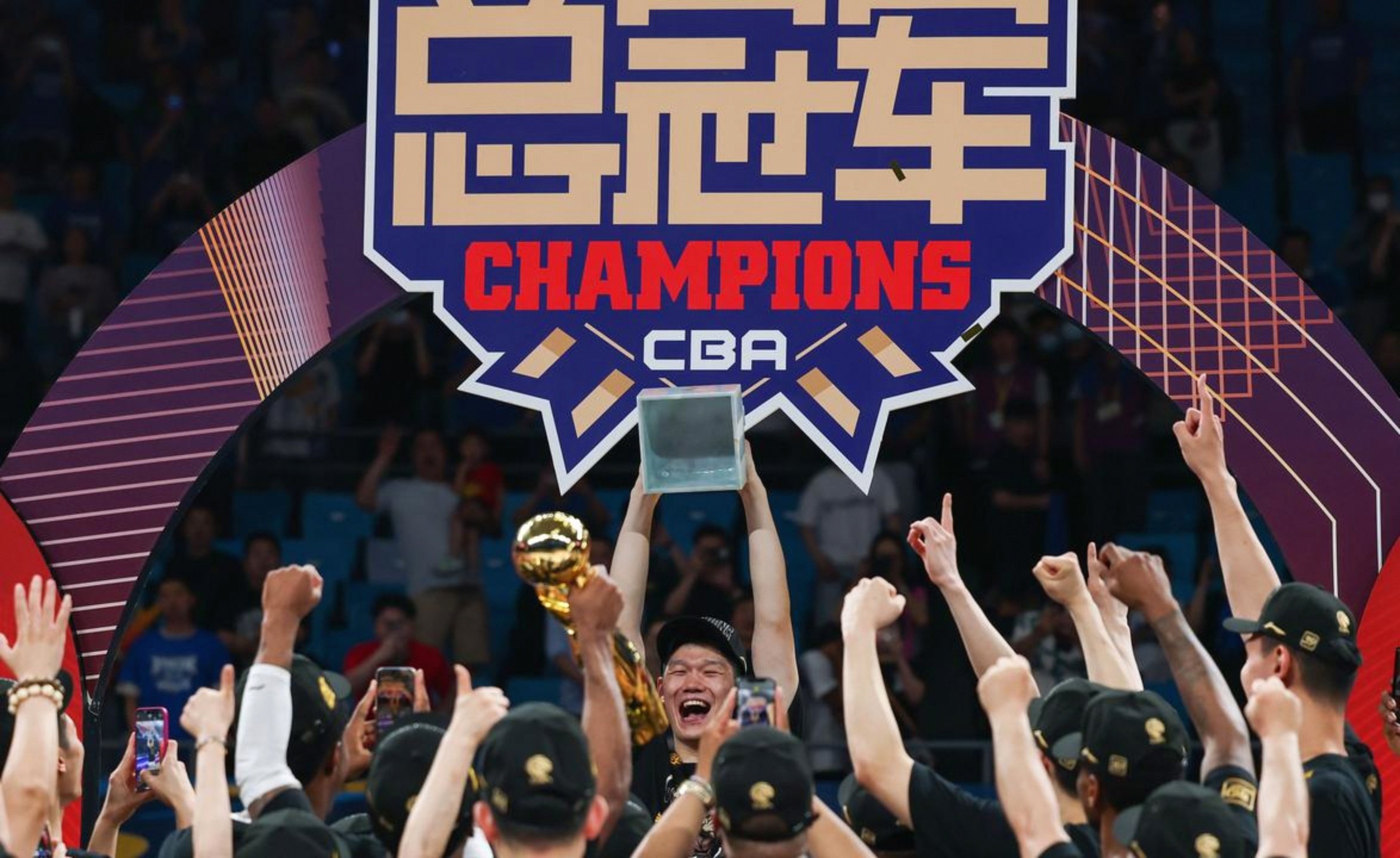 成都蓉城发布备战花絮,关键时刻队长鼓劲,CBA季后赛任务艰巨,年轻球员得到机会的简单介绍 成都蓉城发布备战花絮,关键时刻队长鼓劲,CBA季后赛任务艰巨,年轻球员得到机会的简单介绍