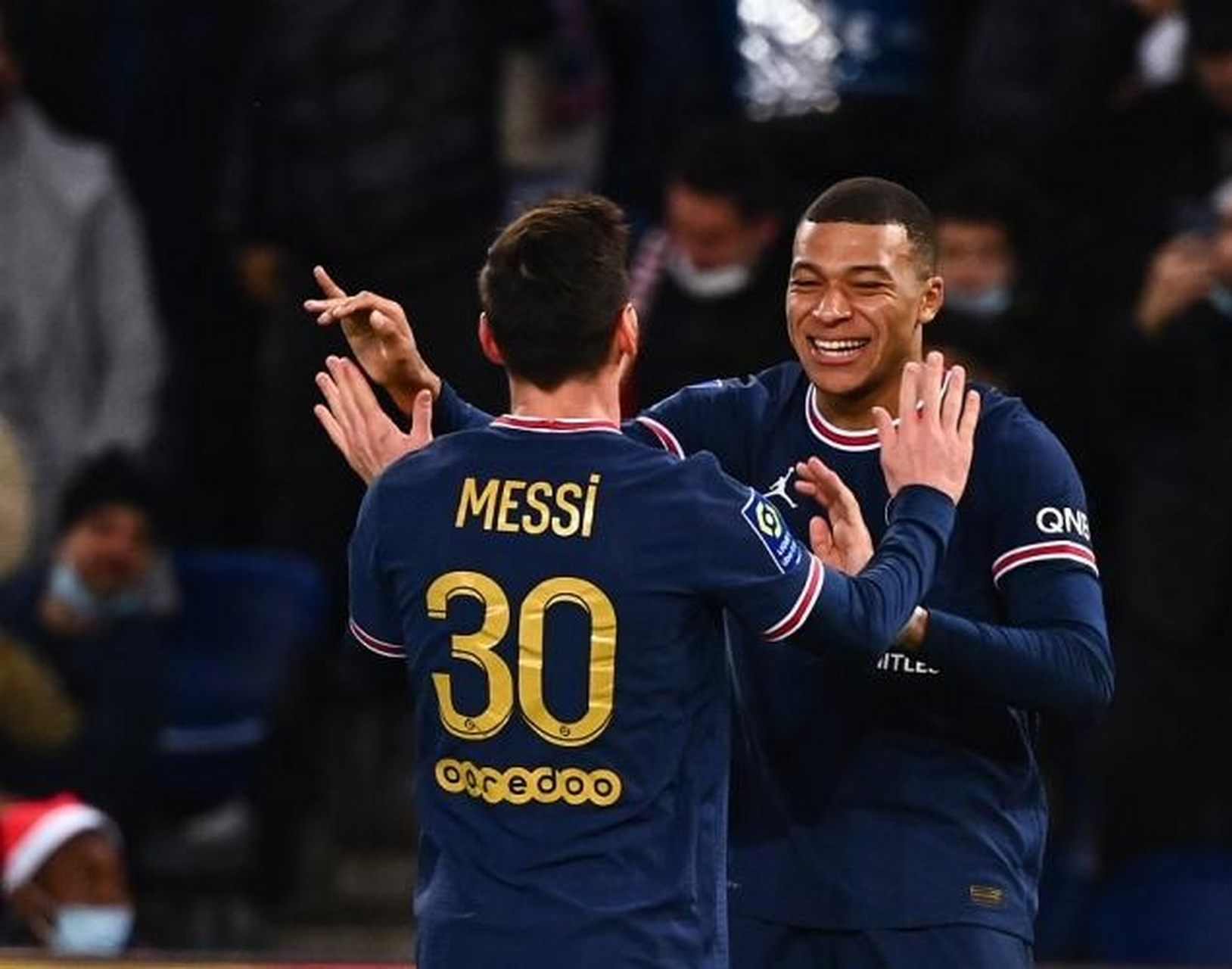 lol新英雄-法甲赛程吃紧;巴黎圣日耳曼冲刺阶段内部沟通;质疑声仍在;球探报告显示潜力的简单介绍