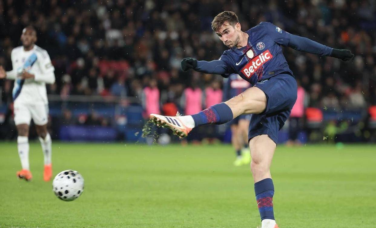 lol新英雄-赛地聚焦：法甲清晨热度飙升，广州队止住颓势，话题不断，更衣室氛围转暖的简单介绍