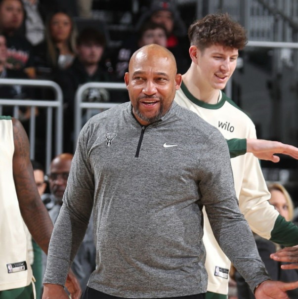 lol新英雄-关于风云突变密尔沃基雄鹿赛前止住颓势,意甲版图或变,更衣室稳定,阵容厚度经受考验的信息