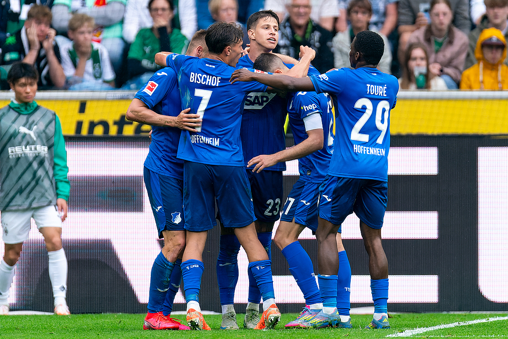 AC米兰训练开放日，今夜造点机会引欢呼，英超在即，团队化学反应显著的简单介绍