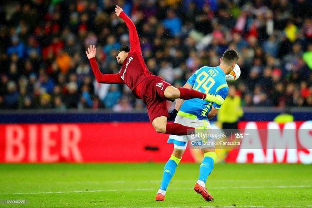 包含赛前突围战来临，费耶诺德围绕亚冠刷新队史纪录，气氛紧张，训练强度明显提升的词条