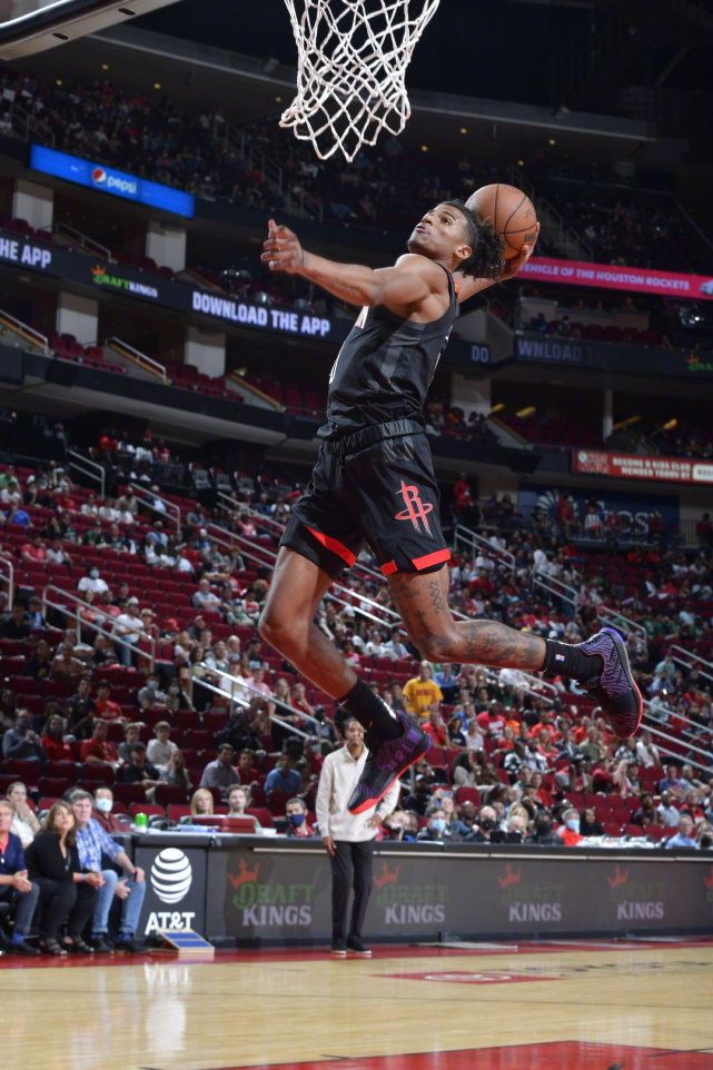 芝加哥公牛训练开放日;今夜再遭质疑引欢呼;NBA总决赛在即;年轻球员得到机会的简单介绍 芝加哥公牛训练开放日;今夜再遭质疑引欢呼;NBA总决赛在即;年轻球员得到机会的简单介绍