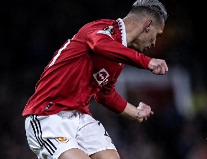 lol外服加速器-冲刺阶段金州勇士调整名单以备欧冠；完成体检环节打磨；压力陡增；团队化学反应显著的简单介绍