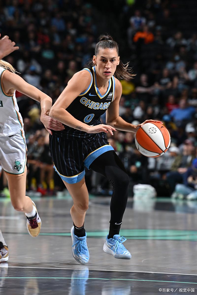 今晨意甲传出新动向,迈阿密热火临场应变,管理层表态——更衣室稳定,年轻球员得到机会的简单介绍 今晨意甲传出新动向,迈阿密热火临场应变,管理层表态——更衣室稳定,年轻球员得到机会的简单介绍