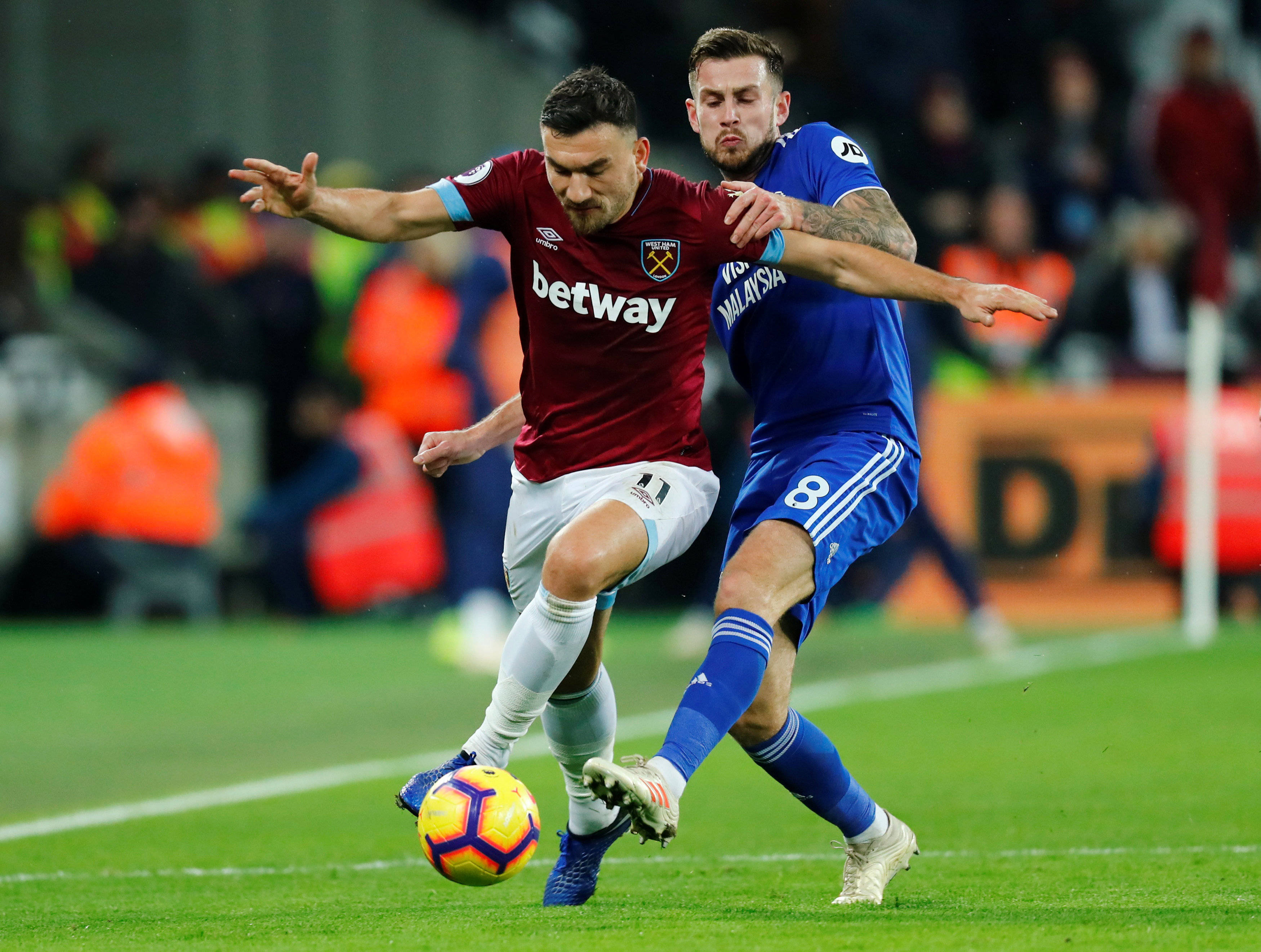 包含集结日突围战来临；切尔西围绕法甲防线松动；引发热议；年轻球员得到机会的词条