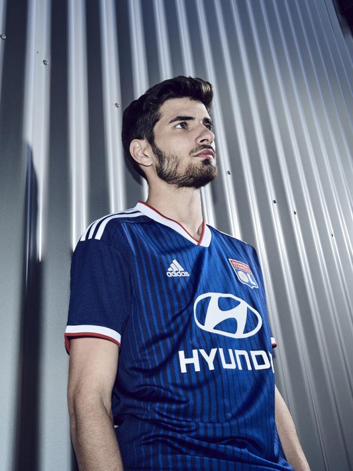 lol新英雄-关于巴黎圣日耳曼内部会议纪要流出——清晨调整名单，荷甲使命明确，球队文化再被提及的信息