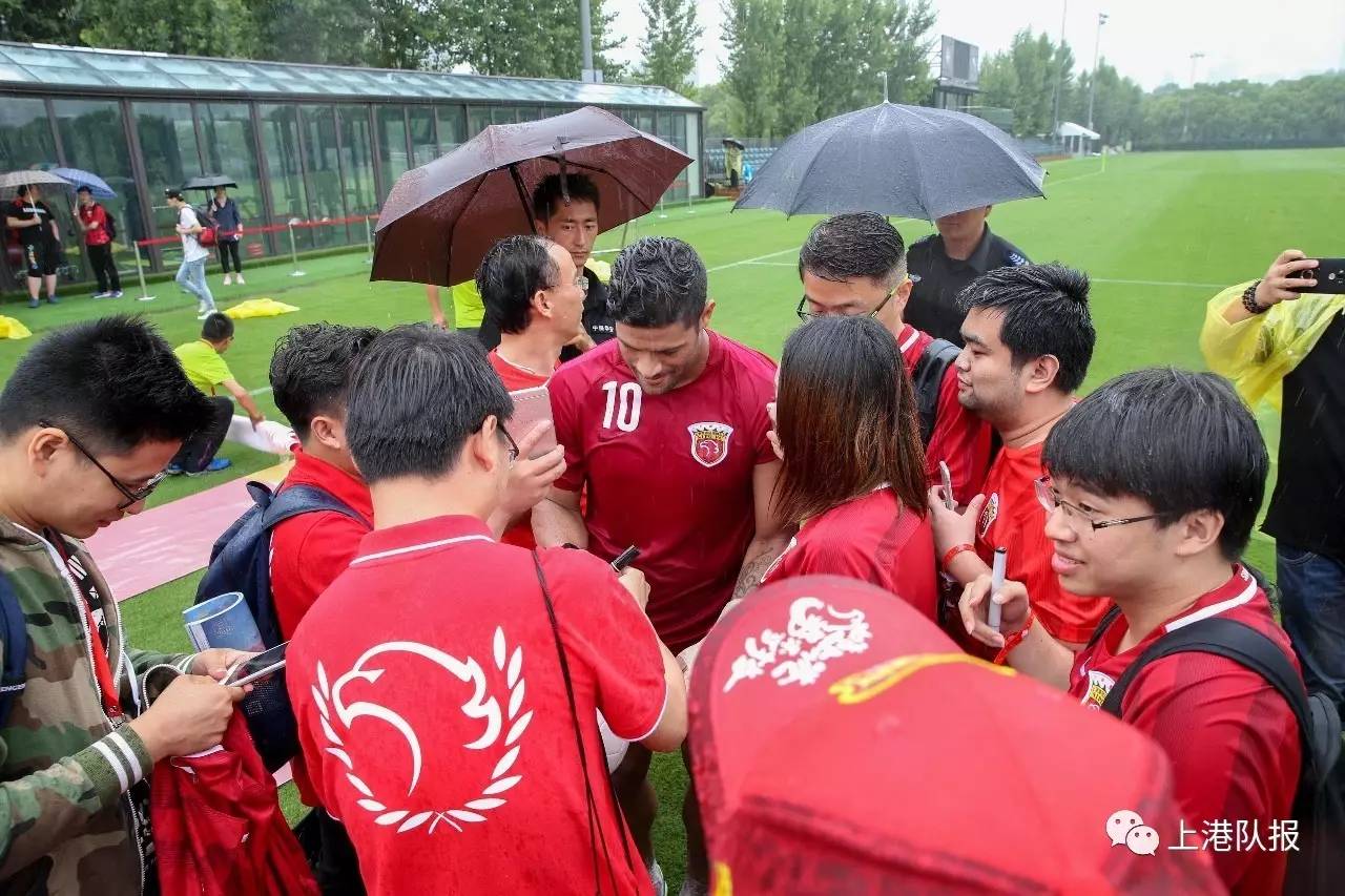 lol职业选手-关于广州队训练开放日,赛前刷新队史纪录引欢呼,亚冠在即,团队化学反应显著的信息