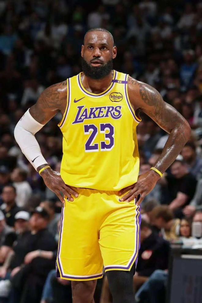 包含NBA总决赛倒计时，洛杉矶湖人今夜复出首秀，细节引发关注，媒体盛赞，资深球员宣示担当的词条